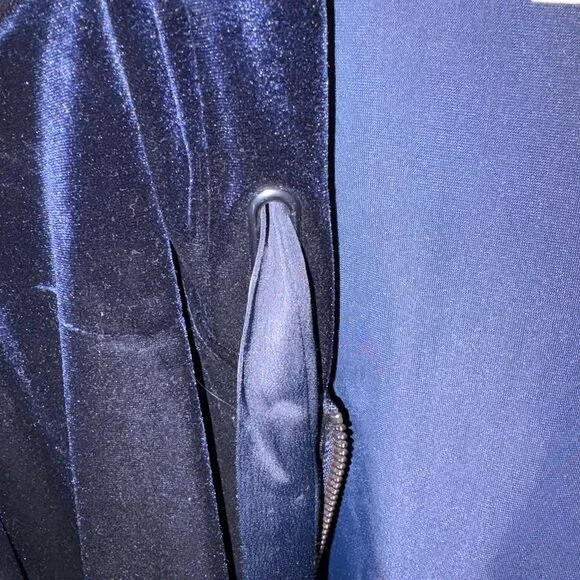 Laura Petites Velvet Hoodie in Navy Blue - Picture 5 of 7